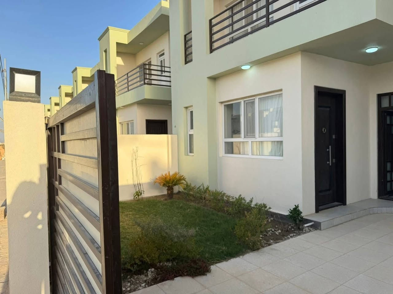 🏘 شرط تطلوعة جوه سوك لحك
عرض في مجمع المرتضى السكني

🔸دار مساحة 160 متر  طابقين 

🔸ملحق مرحلة آولى خلف سنتر 🔸بلوك 29

🔸واصل للشركة من سعر الدار 54 مليون💵 

تطلوعة مناسبة جداا

التفاصيل للاستفسار اتصال او واتس اب 

☎️ *********** - ☎️ *********** 

◾ عنوان المكتب:  شارع المجمعات عامود 53 شارع كربلاء - النجف في مجمع الاميرات القديمه مقابيل مجمع كرار السكني [مكتب الامل للوساطةالعقارية] مجاور بصف صيرفه السدير نستقبل كافة عروضكم في المجمعات السكنيه وعرصات و النقابات و الاحياء
