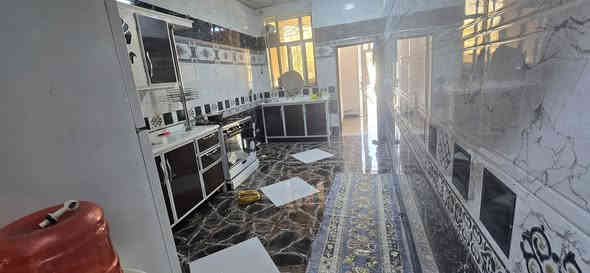 السلام عليكم دار للبيع 
مساحة ٢٠٠ م ركن
زراعي 
يحتوي على مطبخ وغرفة نوم واستقبال وصالة وصحيات
سعر مناسب 🥰
الاحمر / ابو دهلاية 
للاستفسار *********** او مراجعة مكتب الحسام للعقار الاحمر الشارع العام قرب اسواق المصطفى
