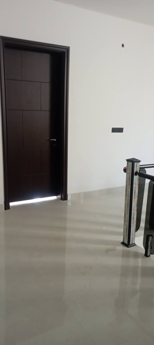 دار لـــــلـبيع  حي الطياره
قريب من شارع 25

المساحه 120متر 3غرف نوم طابقين

3مجماعات صحيه

الدار كامل جديد مامسكون وفارغ

السعر 180مليون

***********
