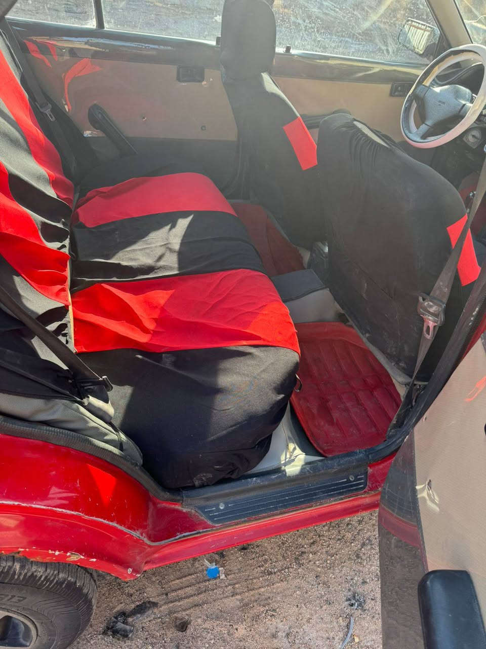 السلام عليكم
سياره مازده للبيع موديل. 91
رقم بغداد مشروع وطني. سنوية منتهيه
تخم تاير حداديه دوشمه جديده
السعر 30وبيهه مجال قليل
العنوان بصره شط العرب
***********
