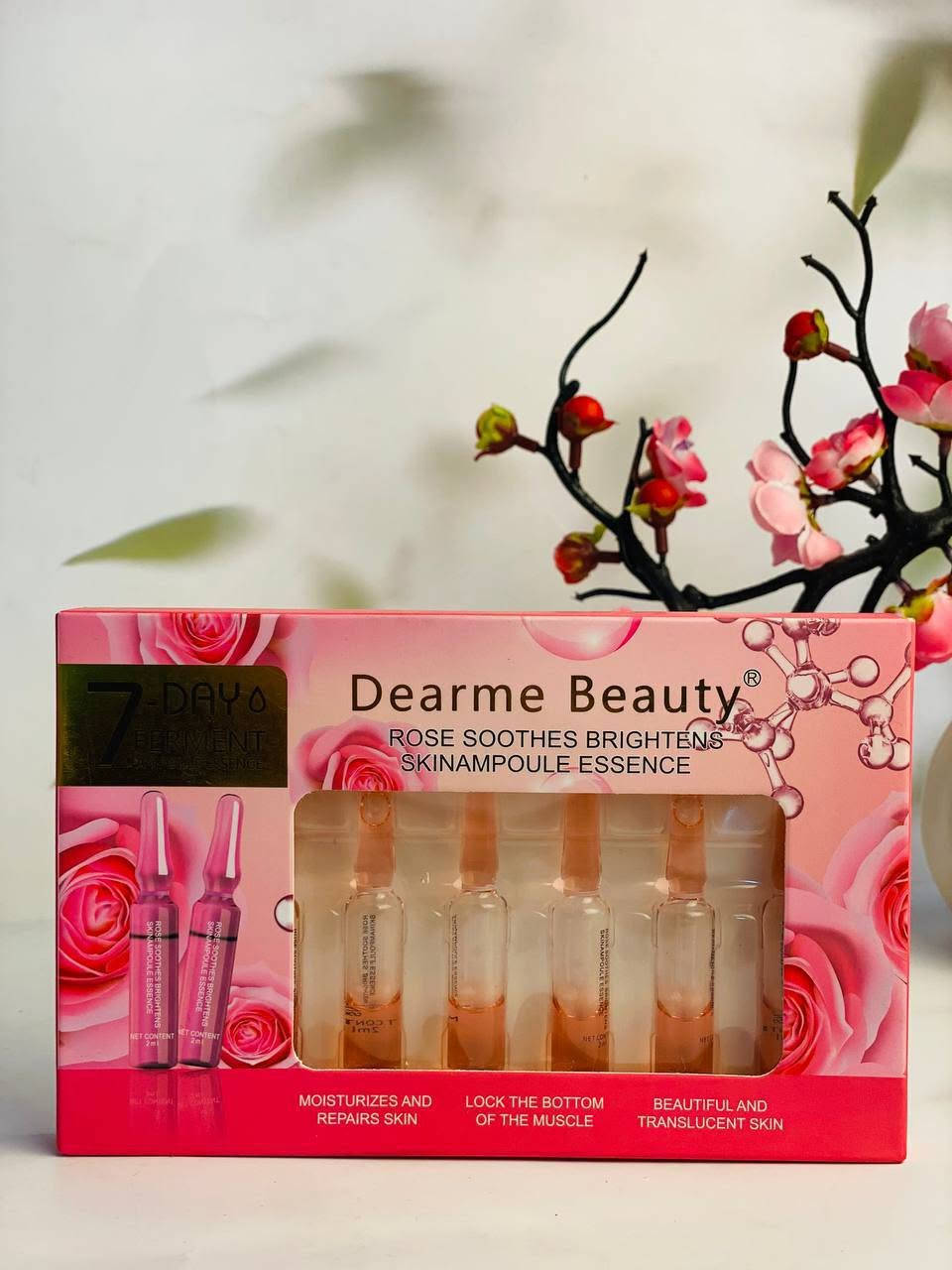 دللي بشرتچ وعيدي إلها الحيوية والنضارة ويا أمبولات العلاج المكثف السبعة أيام من ماركة Dearme Beauty ✨. 

1. أمبولات الصبار (العلبة الخضراء) 💚
Aloe Vera Moisturizing Mini Ampoule Essence
 الميزة الأساسية: ترطيب عميق وإصلاح فوري للبشرة.
 الشرح والفوائد: غنية بخلاصة الصبار الطبيعي، تشتغل كمهدئ ممتاز للبشرة المتهيجة أو الحساسة. ترطب البشرة من العمق وتصلح الحاجز الواقي لها، وتنطيچ ملمس ناعم وبشرة مشرقة وشفافة.

2. أمبولات الذهب والنياسيناميد (العلبة الذهبية) 💛
24K Gold Nicotinamide Essence
 الميزة الأساسية: شد سداسي الأبعاد، تفتيح، ومقاومة علامات تقدم السن.
 الشرح والفوائد: تجمع بين سحر الذهب عيار 24 وقوة النياسيناميد مع 10% من مستخلص الخميرة. تنطي شد ملحوظ للبشرة (Lift)، تحسن مرونتها، وتشتغل على تفتيح التصبغات وتوحيد لون البشرة لتبين أصغر سناً وأكثر حيوية.

3. أمبولات الورد (العلبة الوردية) 🩷
Rose Soothes Brightens Skin Ampoule Essence
 الميزة الأساسية: ترطيب، تهدئة، وإشراقة وردية.
 الشرح والفوائد: بخلاصة الورد اللطيفة، تشتغل على تهدئة البشرة المتعبة والباهتة. تنطي نظارة وإشراقة فورية وتساعد على قفل الرطوبة داخل طبقات الجلد الأساسية لتبقى بشرتچ منورة وموردة طول اليوم.


**إذا كنت صاحب هذا الإعلان وتريد حذفه لأي سبب، رجاءا أرسل رسالة إلى الدعم الفني**