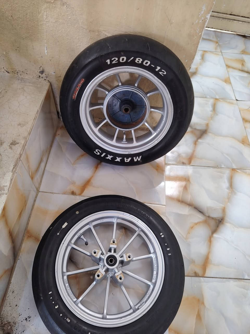 ***********
ويل مال سكنس فحل ولد تريده هوه وتاير او بدون
