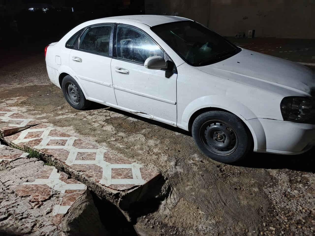 اوبترا مزاد بغداد للبيع موديل 2009 كير اوتوماتيك بدون ضرر بس بيها جاملغ واحد صبغ كير ومحرك بالشرط صدر جديد سعر 51 ورقة هذا رقمي *********** مكان سيارة كركوك مو رقم مزاد بها كتاب كامل للترقيم
