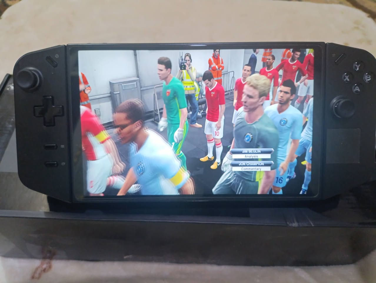 لينوفو ليجن كو
ذاكره واحد تيره 
لامفتوح ولامصلح 
كل ملحقاته الاصليه وياه شاحنه لزكه ضد الكسر شاحنته الاصليه .وياه لعبه بيس 2013 . واذا تريد نزل براحتك اي لعبه 
السعر تعال واتساب 
مكاني ناصريه   تفاصيل *********** واتساب
