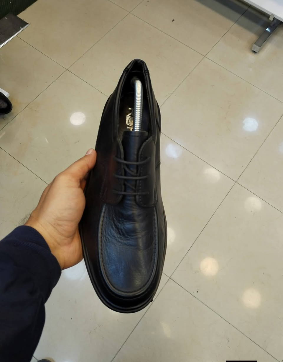 حذاء رسمي وكجول وطبي
صنع في ألمانيا غير مستخدم 
أصلي وكالة اورجنال 
قياس 44 طول القدم 28 سنتيم 
جلد طبيعي أصلي كليا 
قطعة راقية كجول ورسمي 
للحجز على خاص 
أو مراسلة واتساب ***********
توصيل لكل محافظات العراق
