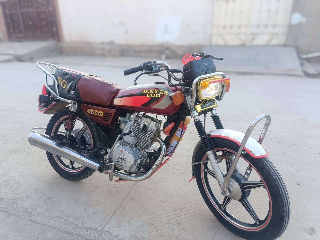 جاباني خمسه گير للبيع
گير محرك بشرط كبس مامفتوح 
لاصرف لا بخار 
نگره سلف يشتغل 
كهربائيات كله شغال بشرط 
نشاط فول ماشاءالله 
سعره 365وبي مجال قليل للطيبين 
***********
