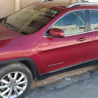 جيب شيروكي بزون 2017  حادثهه جاملغ وبنيد  تحكم ستيرن كشن كهرباء  فتحت ...