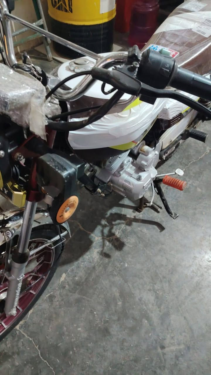 سلام عليكم ايراني سيفان لبيع محرك 200 ضاغطه وسنجيل موديل 2025 دراجه بعده جديده زيرو مستعجل ع بيعته
سعره 800 بيه مجال 
***********
