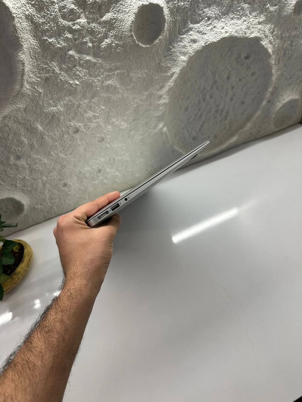 عرض شهر رمضان بسعر الجملة
💻 ماك بوك برو  حجم 13 إنش 💻ب175 الف 
لابتوب Apple MacBook Pro أصلي 100% 🔥

✨ المواصفات:
▪️ المعالج: Intel Core i5 – أداء ممتاز
▪️ الرام: 4 كيكا – سرعة وسلاسة في الاستخدام
▪️ الهارد: 500 كيكا بايت 
▪️ الشاشة: 13 إنش – حجم مثالي للتنقل
▪️ منفذ قرص DVD متوفر
▪️ قابل للتطوير – يمكنك ترقية الجهاز بسهولة
▪️ نسبة النظافة:  90٪
▪️ الجهاز شغال بالكامل مع ضمان شهر من تاريخ الاستلام

🎁 العرض يشمل:
✅ ماوس
✅ حقيبة أنيقة
✅ الشاحن الأصلي
✅ توصيل مجاني لأي مكان داخل العراق

💵 السعر فقط: 175 ألف دينار ‼️

📞 للحجز والاستفسار: ***********
📱 واتساب أو اتصال – متواجدين على مدار اليوم
🤍 أهلاً وسهلاً بكم في أي وقت – رضاكم ثقتنا
