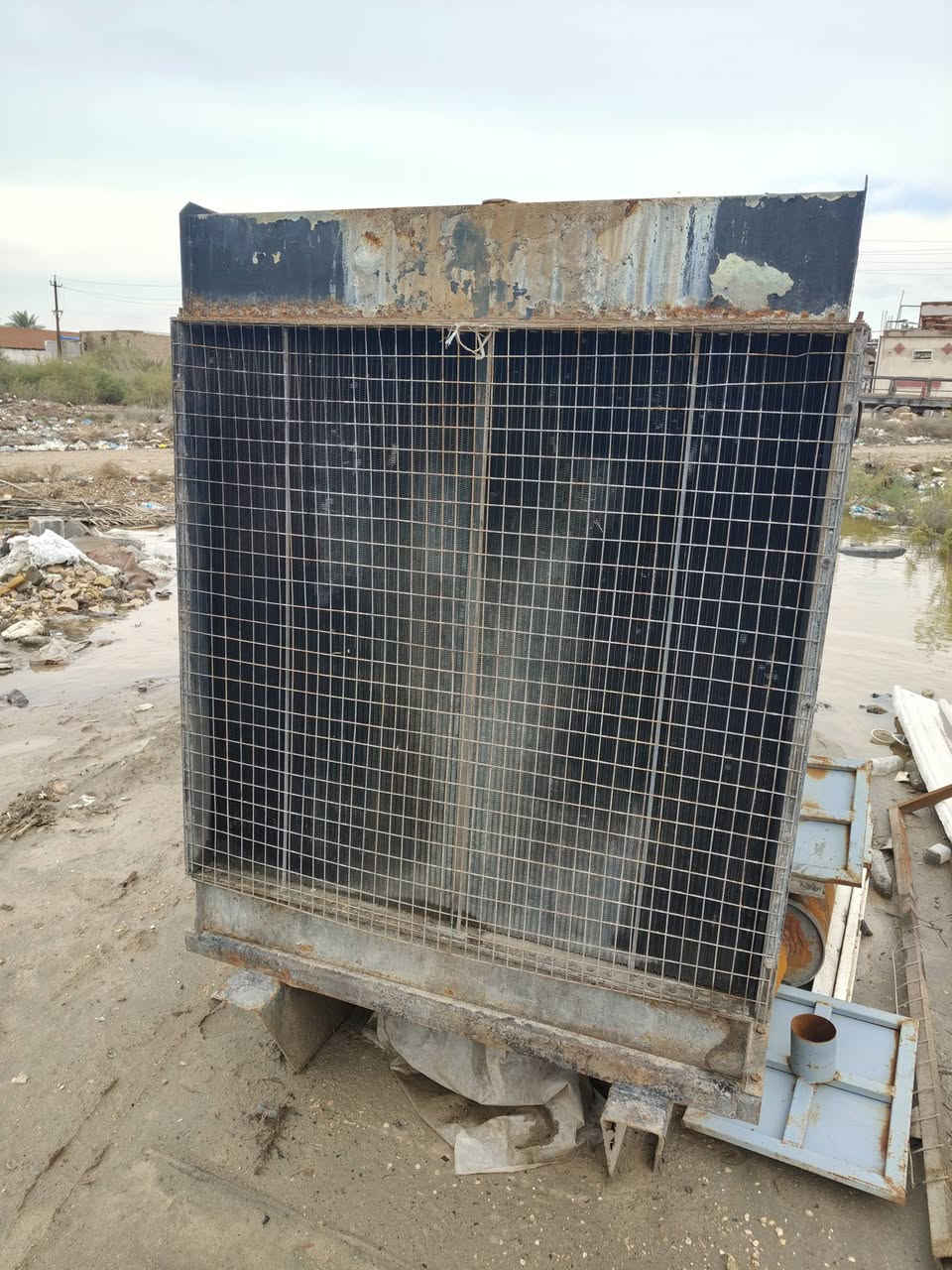 للبيع كمنز خمسه ونص مكينه وشاصي وراديتر حجم كبير ابيع هل الموجود للاتصال ***********
