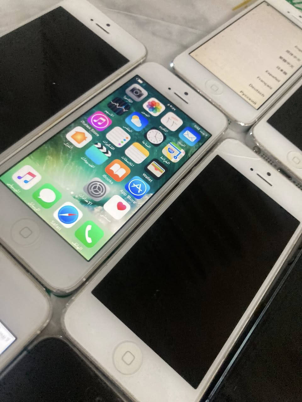 ايفون 5.5s ياباني شغال فقط واي فاي سيم كارت مقفول شبكه 
شاشه مفطره او مشاكل بسيطه 
iPhone 5ب 15 الف
iPhone 5s ب 20 
توجد قطع غيار للاجهزه شاشه بطاريه بورد 
للحجز خاص او واتساب ***********
توجد اجهزه فحم  طافيه 5و 5s جمله فقط مابيع مفرد القطعه ب 7 الاف
