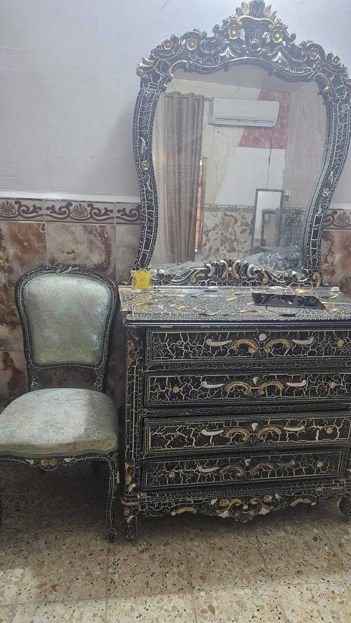 غرفه كويتيه ثقيله 7قطع السعر ٤٥٠ الف ***********
