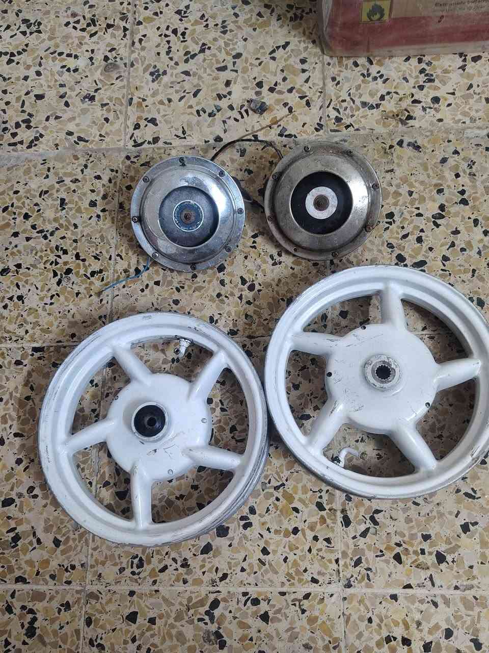 ويله بزون بوتين نحله يرهمن 100بيهم مجال  هورنات ايراني دكتهم حيل حلوه 100بيهم مجال ***********مو شراي اعبر ال منشور 🫥
