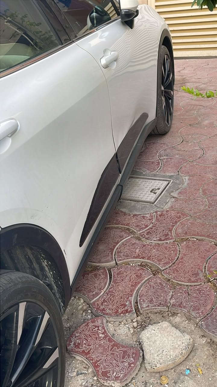 تويوتا كراون (Toyota Crown) - نظافة وكالة 🚗
الموديل: 2024
الحالة: السيارة جديدة جداً، قمة بالنظافة والفخامة، وجاهزة للاستخدام فوراً.
المواصفات:
• السقف: بانوراما بالكامل.
• الويل: حجم 21 إنج (الديزاين الرياضي المميز).
• المحرك: هايبرد (Hybrid) دفع رباعي، اقتصادي وقوي جداً.
• الداخلية: جلد ملكي (بيج)، كراسي تدفئة وتبريد وكهرباء.
• الأنظمة: رادار، تحديد مسار، شاشة كبيرة، نظام بصمة كامل.
• الكاميرا: كاميرا خلفية دوارة مع حساسات أمامية وخلفية.
ملاحظات إضافية:
• اكو ضربة بجهة الجاملغ وللباب الجانبي جهة الراكب.
💰 السعر المطلوب: (325) $
📍 الموقع: (البصرة)
📞 للتواصل: (***********)
اتصال فقط
