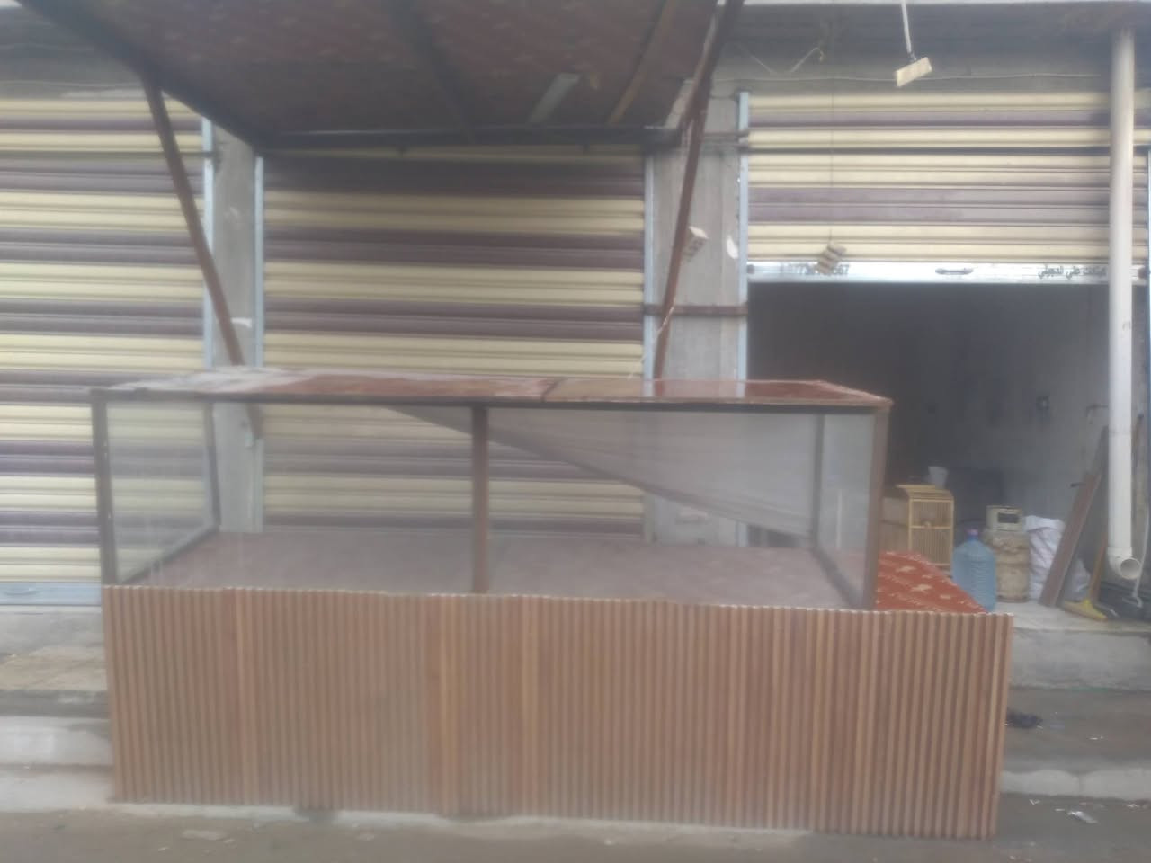 السلام عليكم من رخصت الادمن مخبز كامل للبيع الموقع حي البساتين شارع حي السلام مقابل القناة 
*********** يوجد واتساب
