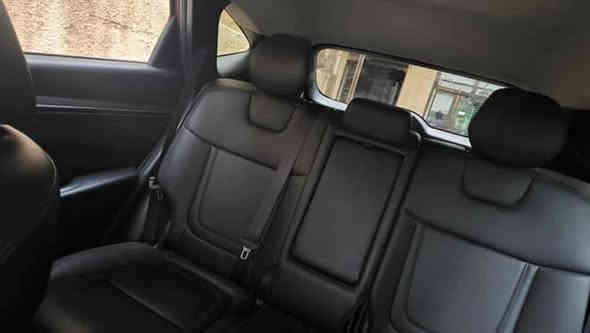 السلام عليكم توسان موديل 2023 فول مواصفات 1/1  مكان السيارة بغداد العامرية   بيهة 3قطع السيارة 
تجي تسويلها سونار  
السعر 180ورقة 
***********
***********
