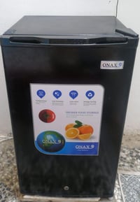 ثلاجه 6قدم للبيع قبل 10 ايام مشتريها استعمال اقل الاسبوع  07773538902