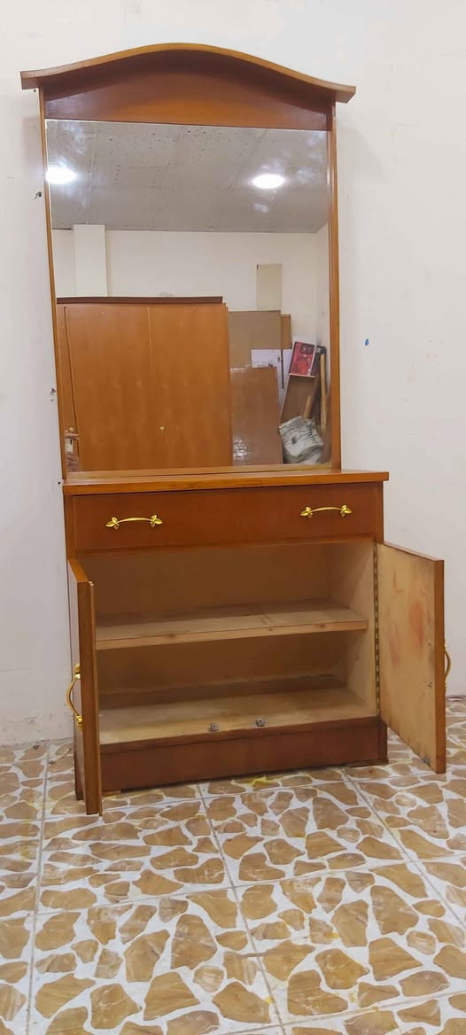 للبيع ميز تواليت صاج السعر 75 وبي مجال 
*********** كركوك, العراق
