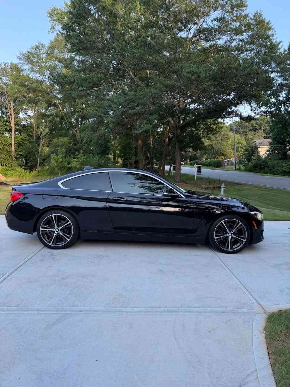 2018 BMW 430i Coupe
Drives excellent 
136,000 miles
Backup camera and Bluetooth 
Heated seats and Push start 
Sunroof 
Ac/Heat works great 
Passed emissions 
Clean title 
4 like new tires Stone Mountain, GA


**إذا كنت صاحب هذا الإعلان وتريد حذفه لأي سبب، رجاءا أرسل رسالة إلى الدعم الفني**