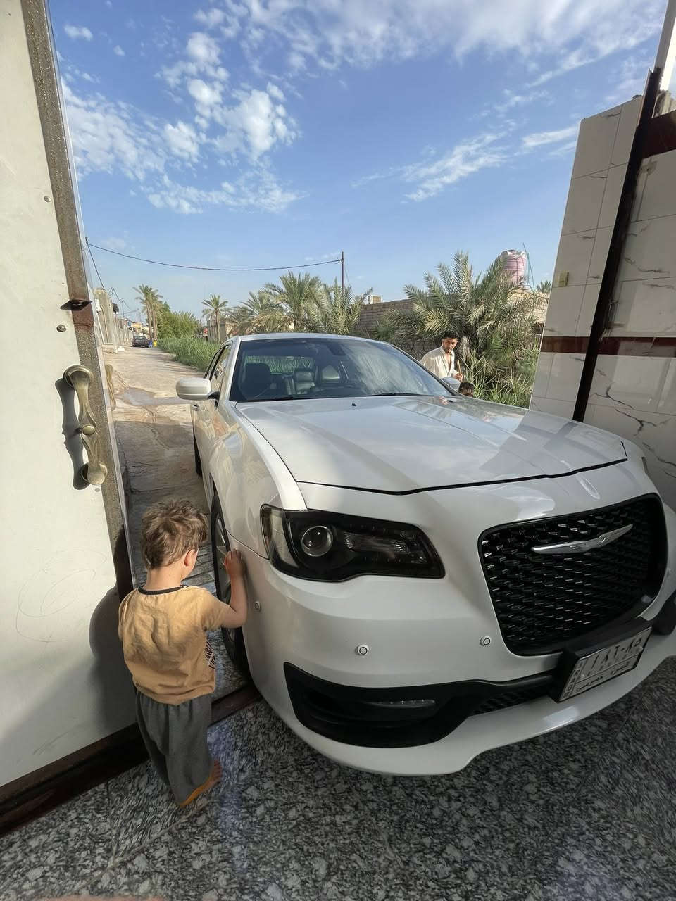 السلام عليكم بيع مستعجل  كرايسلر 300s
18اصل  جاملغ وبنيد حره تحويل مباشر ويل مكسيكي موصفات الsمعروفه جاهزه للبيع تبريد حداده ماشيه قليل 

سعرها 210 مجالهه كلش بسييط وماكو هيج سعر تره

مكاني البصره الصادق شارع العلم  

+964 783 279 3349

مكلف بل نشر
