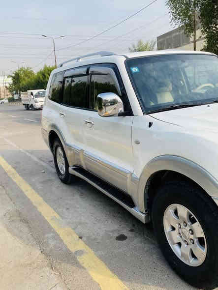 السلام عليكم 
باجيرو 2007 خليجي للبيع مكفوله من الصبغ عدا خشم الجاملغ الأمامي والدعامات للجماليه بدون قطرة معجون 
رقم بغداد ممميز باسمي (66664) رقم دولي الجديد وهزه جديده تحويل مباشر 
مكينة 3000 
صدر امامي خلفي جديد شاده ع ايدي 
منظومة تبريد جديده ❄️ ثلج 
تخم تايرات 4 جديد جواها 
غرفتها جديده ونظيفه كلش 
كير ومحرك مكفول 
السياره كلش جديده وجاهزه مابيها اي نقص 
السعر 135$ وبيها مجال حك الجيه 
قيم الرقم مالتها بالسوك وشوف سعره شكد وخابرني 
لتكلي سعرها هواي الله يخليك لان ادري بخواتها 110 بالسوك 

مكانها بغداد العامريه 
*********** اتصال 
*********** واتس
