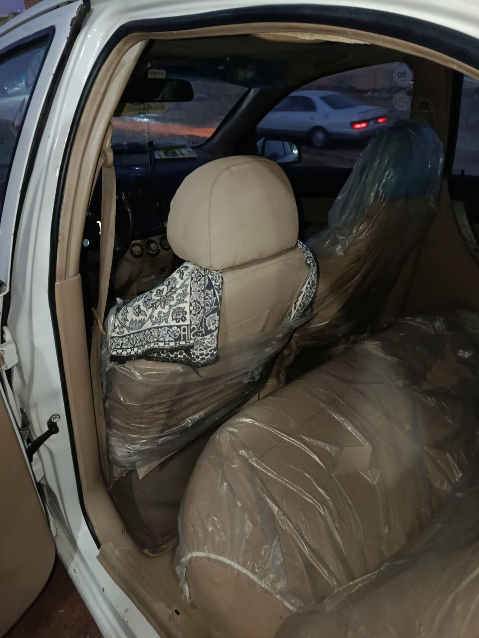 سلام عليكم
افيو موديل 2011
سياره خليجي 
گير اتوماتيك مكينه مفتوح 
سياره مگلوبه بيها گصه كماره
ررقم واسط راعيها بالكوت وضعت رقمه 
مكاني نجف 
رقم ***********
سعر 38 بيها مجال
