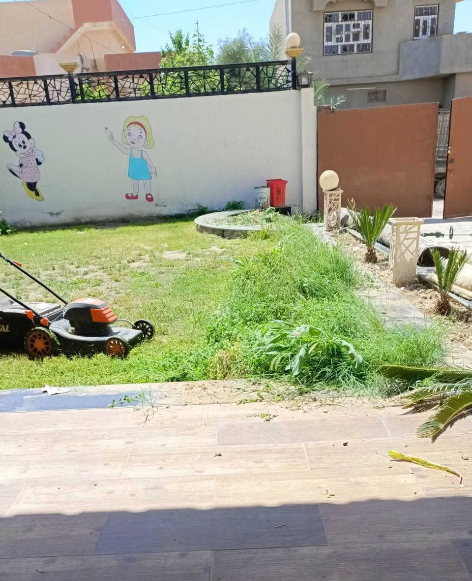 السلام عليكم اشتقل جميع الحدائق والبساتين  وتنظيف الحدائق من الدغل وتقليم الأشجار  وقص الحدائق بل مكينه عل نمره وحدة وقص الأشجار الكبار  كادر متميز وسريع وبأسعارمناسبه  إتصل رقم الهاتف‏‪***********‬‏/والرزق على الله
