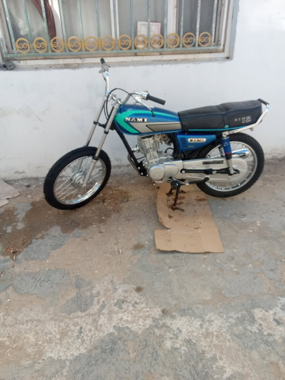 دراجه للبيع تعمير البارحه كملت شاصي شلامجه كلك اكفله من السرقه اسويلك مكاتبه دراجه جديده البارحه كملت السعر 550 قفل مكاني كربلاء باب بغداد متواجد عله الفيس الرقم ***********
