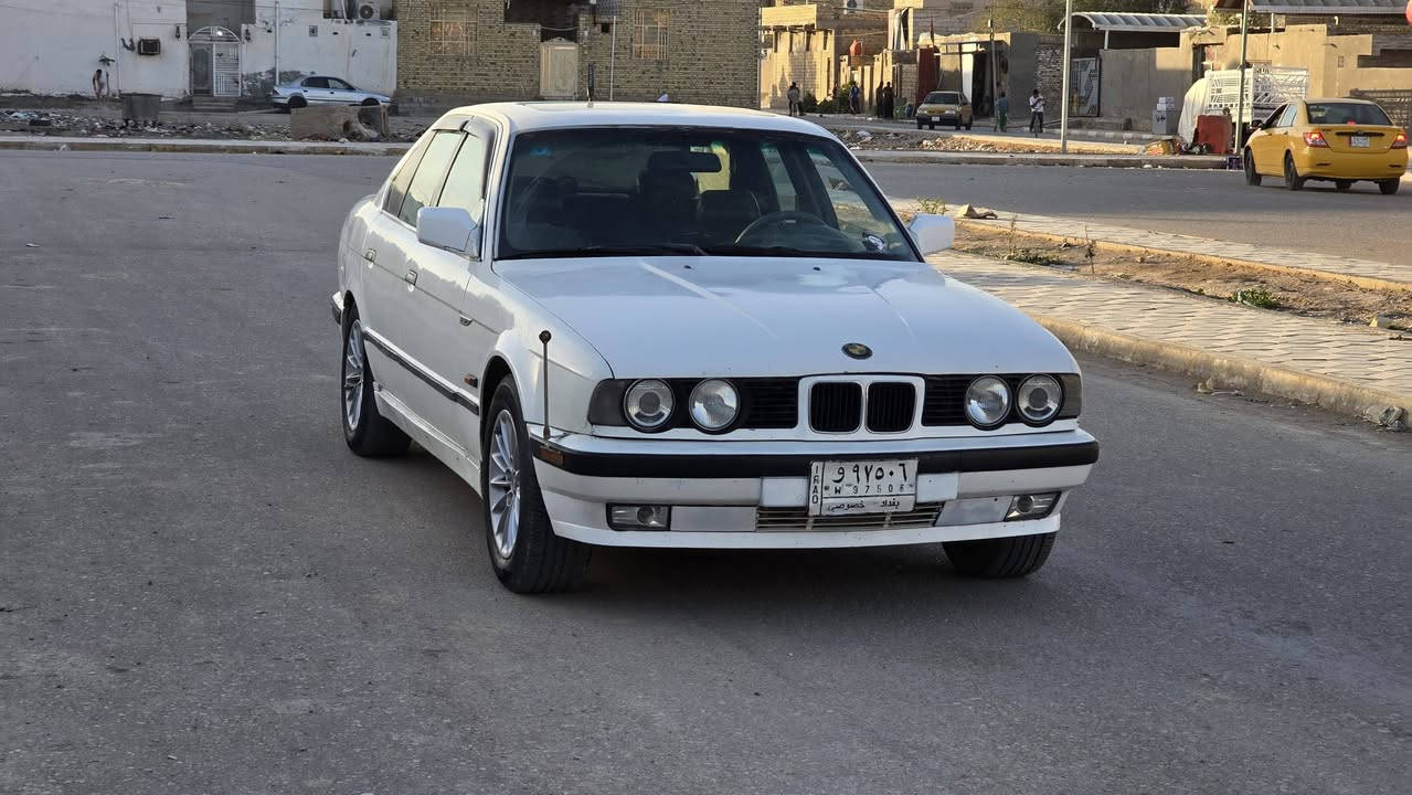 ⚫بي إم دبليو525
⚫ للبيع 
⚫موديل1990
⚫لون أبيض دواخل نيلي 
⚫السياره جاهزه من كل شي
⚫كير ومحرك جدد
⚫تبريد ثلج ❄
⚫رقم بغداد 
⚫السياره بسمي
⚫سنويه 2028
⚫حداديه جاهزه 
⚫تخم تاير جديد
⚫كهربأيات كلها شغاله
⚫السياره ما بيها أي نقص
⚫مكاني الديوانية الحمزه الشرقي
⚫السعر 55ورقه وبها مجال 
⚫رقمي للأستفسار ***********
