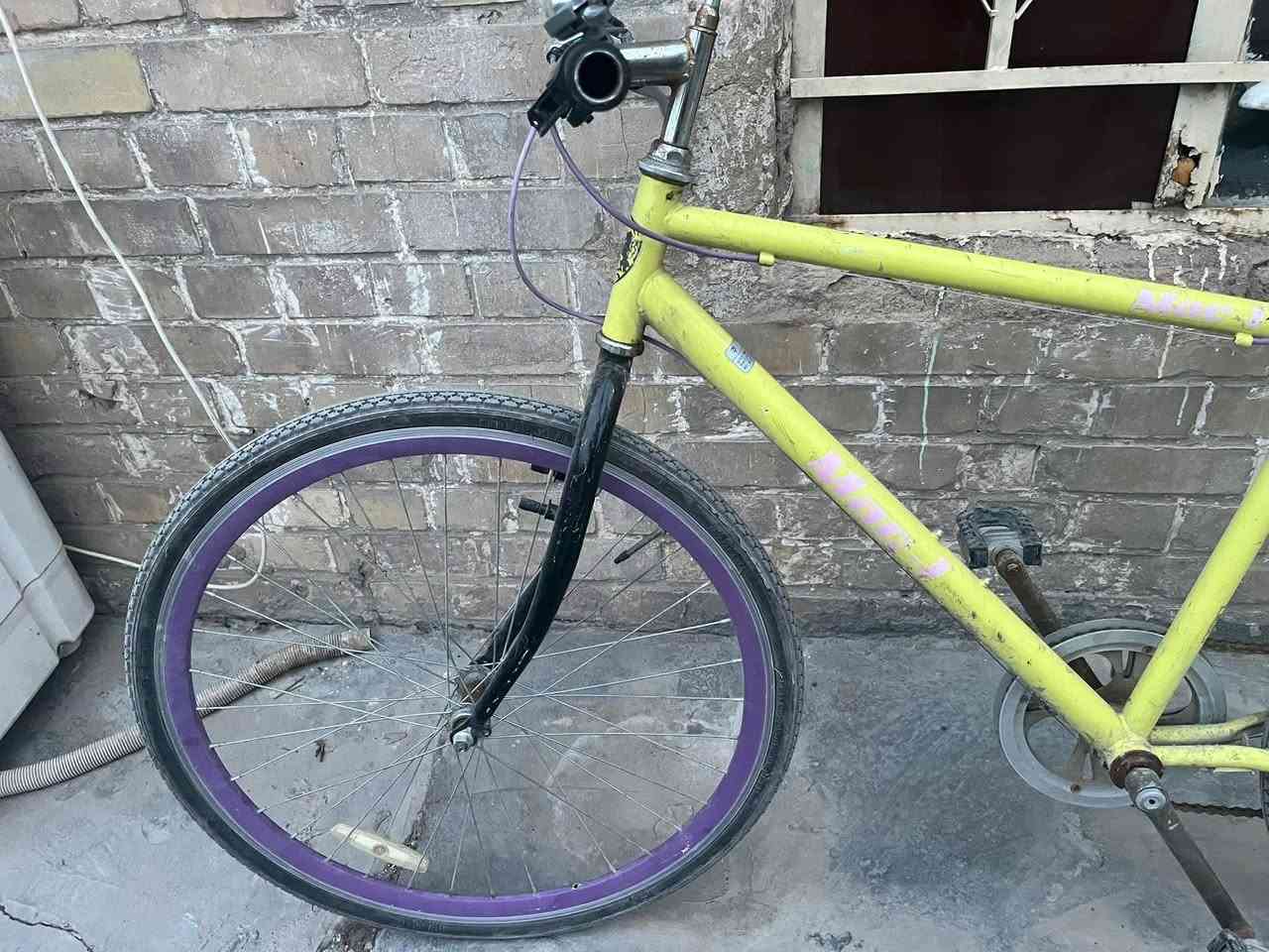 بايسكل c700 حجم 28
النواقص فقط بريك اللزمة مال بريك 
والويل شوي اعوج يعني يتعدل عند اي ابو تصليح وما مأثر ابد
كير شغال تايرات جديدة 
اي تواصل تفضل خاص


**إذا كنت صاحب هذا الإعلان وتريد حذفه لأي سبب، رجاءا أرسل رسالة إلى الدعم الفني**