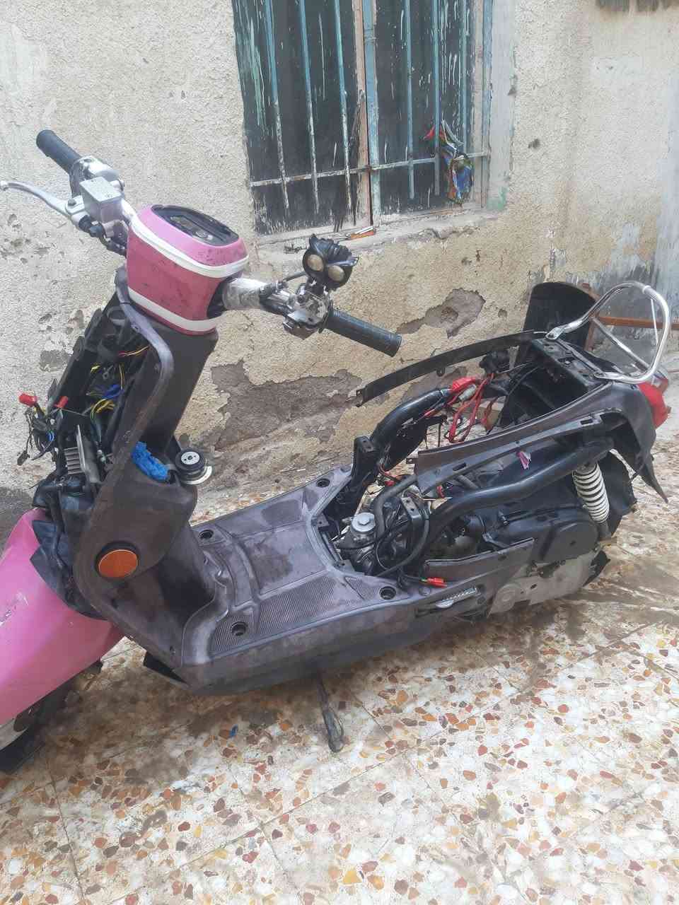 ماكس بوليسي 
عوزهة فقط كلجات وكفرات اوراق 
مامفتوحة مراوس بايفون فقط 
***********
