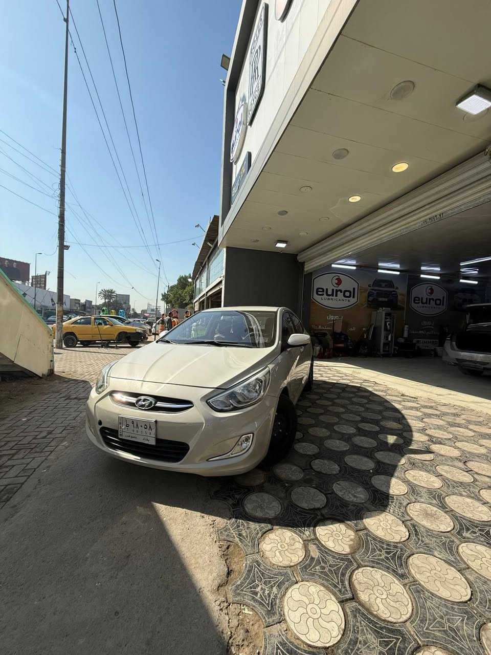 اكسنت خليجي 
٢٠١٦
ماشيه ١٦٠ الف
محرك ١٦٠٠
تحكم ستيرن
بيها بارد بالجاملغ
و ضربة بالدوسه 
بدون صبغ
بيها نواقص بسيطه
١٠٥ وًبيها مجال 
ماسنجر مغلق
***********
