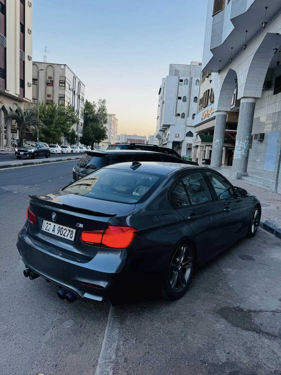 سلام عليكم
Bmw 330i 2017 للبيع 
تفاصيل اكثر خاص او على واتساب ***********
