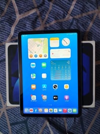 ايباد اير 5 للبيع الجهاز ضيف كلش  بطاريته 94  المعالج M1  الذاكره 64GB...