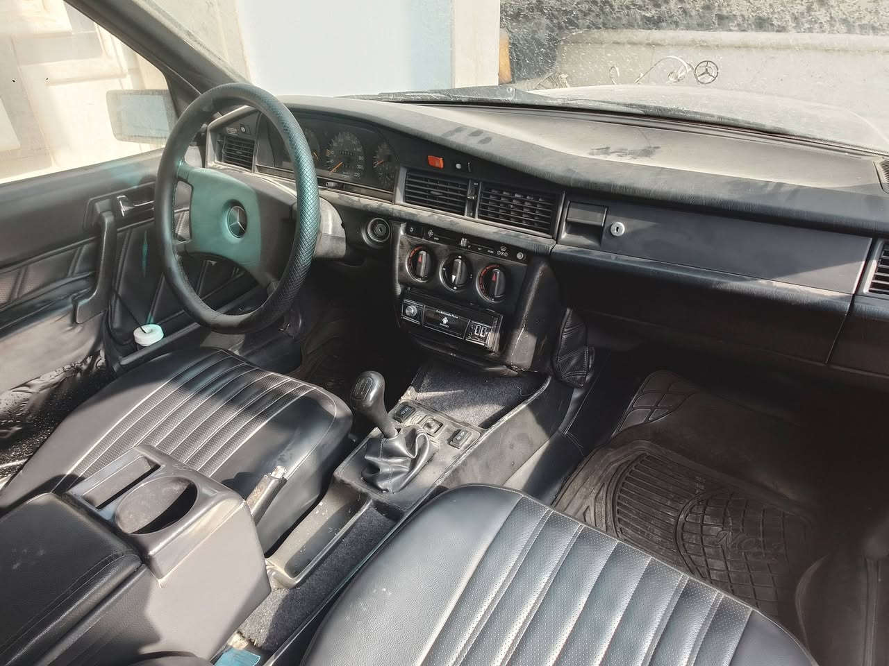 190 موديل 1987 للبيع ب60 قفل
6 سلندر محرك مارسدس كير عادي تبريد شاشه وكامره مصبوغه عام

رقم اخضر سنويه خضرة نينوى
تعذروني السياره صار فتره واكفه بالكراج فينرادلها غسله وترتيب

***********
