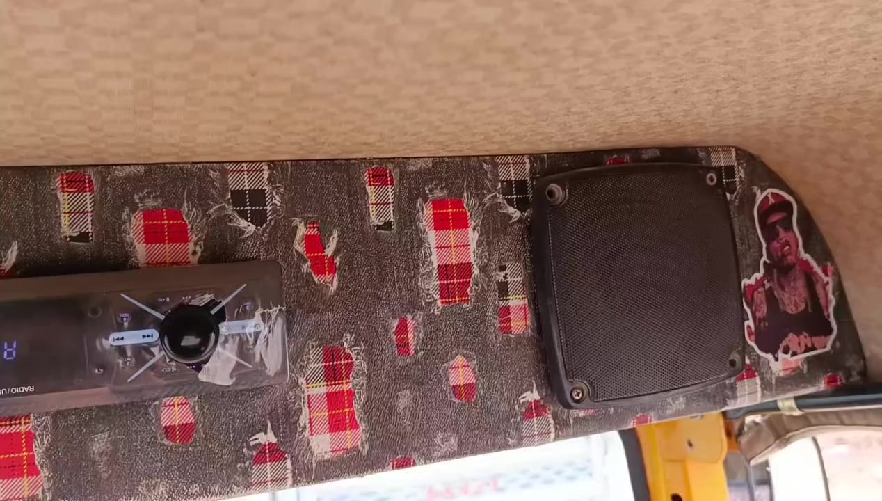 سلام عليكم شباب مسجل سماعتين للبيع صارلي يومين من شديته رقم *********** سعر 25الف
