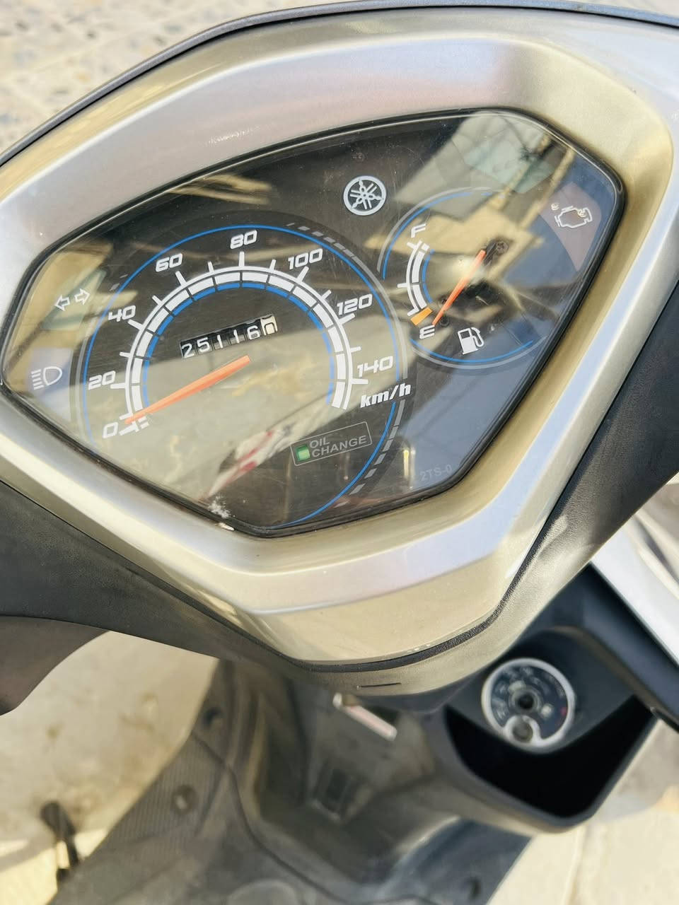 السلام عليكم ورحمة الله اكزز حديث موديل 2017 امتياز ياباني محرك 125cc ماشيه 25 الف كيلو حقيقي اخت الزيرو الدراجه مكفوله من المحرك والشغلات الداخليه ونقصها الوحيد گفر صالنصه وبيهه فتحه كلش صغيره بالبچم الامامي 
السعر 1450 وبي مجال قليل 
بغداد الحريه
***********
