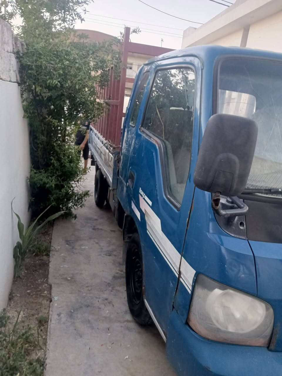 السلام وعليكم كيا موديل 2002 
صدر حداديه محرك كير شرط فول 
تخم تاير جديد
السعر 67$ وبيها مجال 
الرقم ‏‪***********‬‏
