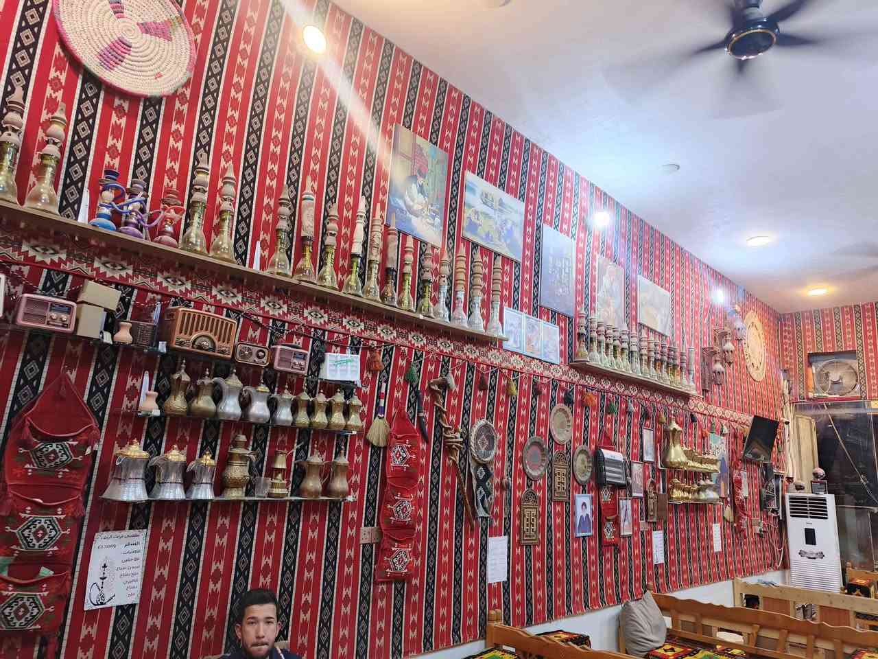 مقهى شعبي تراثي  للبيع جاهز من كلشي موقعه البوبيات عمود 41
 محتوياته
شاشه حجم 75
سبالت كنتوري 3طن 1
مبردات 2
سستم كامرات وشاشه 
اجار المحل 350
ثلاجه حجم كبير 
خط مولد 5امبير 
اشتراك انترنيت ضوئي 
وشبكه لعبات مشفر
نراكيل خشب  صفصاف عدد 80 ولآماني3
ميز جاي خارجي 
دلال قهوه  عدد 49 وكمكم قياس 60
ميوره دومنه 3
كرويتات عدد 10
كراسي 6
راديوات تراثيه 7
معسل 4سطوله 
 وفحم 25 كارتون 
وبعد هواي غراض الشراي يراسلني خاص مكاني كربلاء البوبيات *********** كربلاء, العراق
