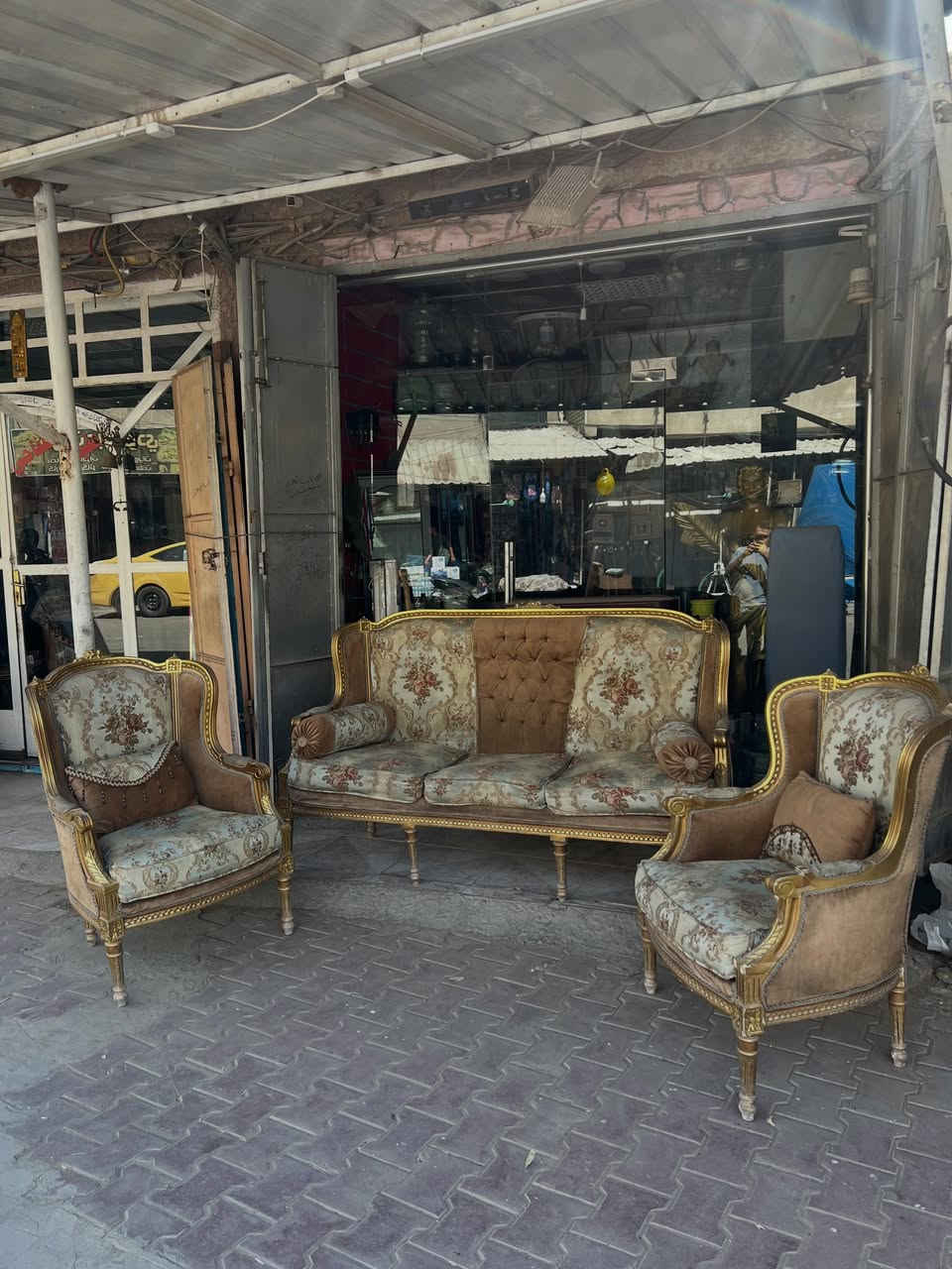 نص تخم خشب زان صنع مصري 
*العنوان:بغداد الكسره قرب ملعب الكشافه داخل السوق الشعبي 
*للحجز والاستفسار عن الاسعار يرجى التفضل على الخاص ومراسله الصفحه او الاتصال على الرقم. ***********
*يوجد توصيل الى كل محافظات العراق 
*يرجى التاكد من الطلب قبل مغادره المندوب
#antique #انتيكات #تحف #نوادر #راديو اثاث كريستال زوالي كلاسيك
