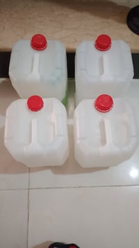 ٤ دبات • ١٠ لتر