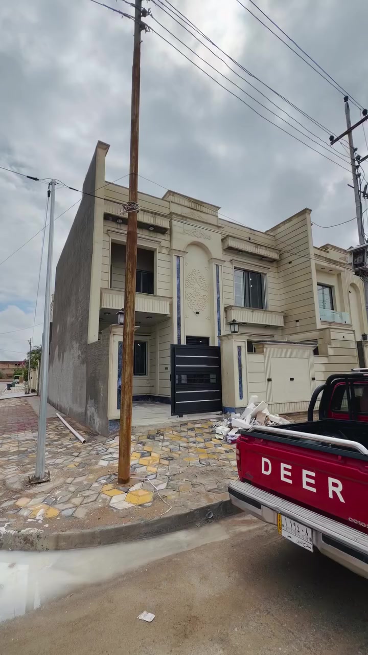 دار للبيع في تكريت القادسية خلف قاعة جليل القصاب
المساحة 200 متر واجهة 10 نزال 20م ركن 

شارع 20م قريب من شارع العام الدار على خدمات

يتكون الدار من 

5 غرف نوم 🛌 

واستقبال ومطبخ وكراج

الدار شغل فول 

ثلاث مجاميع صحية

واجهة حجر حلان اخضر

ارضية بورسلين هندي 

شبابيك خارجية قاصة ابواب داخلية تركي

سحب مغربي+شبابيك ألمنيوم

نضام جزامة + نضام غاز + نضام صحيات دفن

للاستفسار الاتصال/***********
