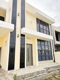 دار للبيع او مراوس بشقه مجمع اليرموك مكون من 3 غرف وصاله   واستقبال وم...