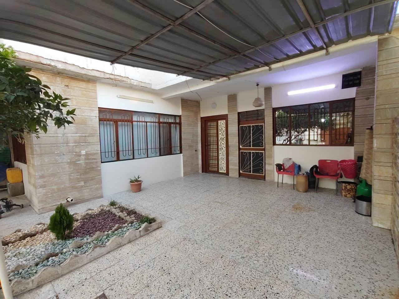 🏠🔥 للبيع داران مميزان في حي البكر – موقع استراتيجي 🔥🏠
فرصة ذهبية لمن يبحث عن السكن الهادئ أو الاستثمار المضمون 💯
📍 الموقع: حي البكر – قرب مدرسة الأرقم وقريب من الشارع العام
📐 المساحة الكلية: 640 متر
▪️ كل دار: 320 متر
▪️ واجهة الدارين: 20 متر
▪️ واجهة كل دار: 10 متر
🏡 تفاصيل كل دار:
غرفتين نوم
هول عائلي
استقبال أنيق
مطبخ
صحيات
حديقة واسعة 🌳
كراج واسع 🚗
✨ المميزات:
✔ موقع حيوي وقريب من جميع الخدمات
✔ مناسب للسكن العائلي أو الاستثمار
✔ تحديث حديث لكل دار
✔ كل دار طابق واحد
✔ سند طابو رسمي
💰 السعر: يُذكر على الخاص
📞 للاستفسار:
***********
***********
📍 العنوان: مكتب تاج الملوك – حي البكر، سايدين الكنيسة، مقابل أزياء الأصدقاء
📢 عندك عقار للبيع أو للإيجار؟
تواصل ويانه ونخدمك بأفضل طريقة 👍
