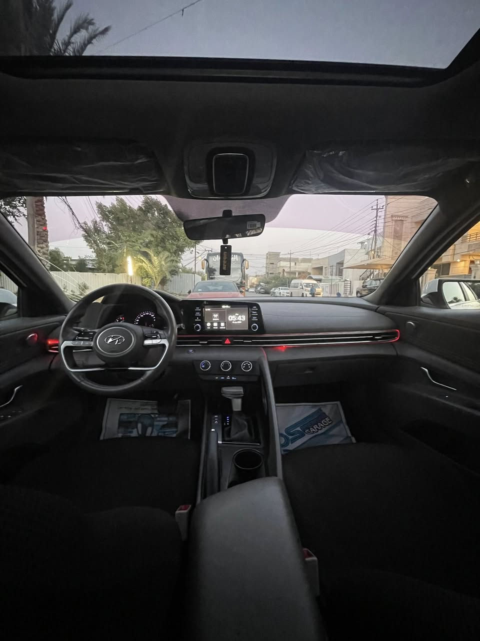 النترا 2022 خليجي محرك 2000
رقم بغداد
فول مواصفات (بصمة -فتحة-تشغيل عن بعد-شاشة كبيرة-حساس امامي وخلفي-كامرة-اشاير بالمري- تبريد قطعتين)
ماشية 24 الف
-بيها دعمة خفيفة بالدعامية الخلفية 
-ودعمة خفيفة بالدعامية الامامية
السعر 170 $
مكان السيارة بغداد/السيدية
للاتصال ***********
