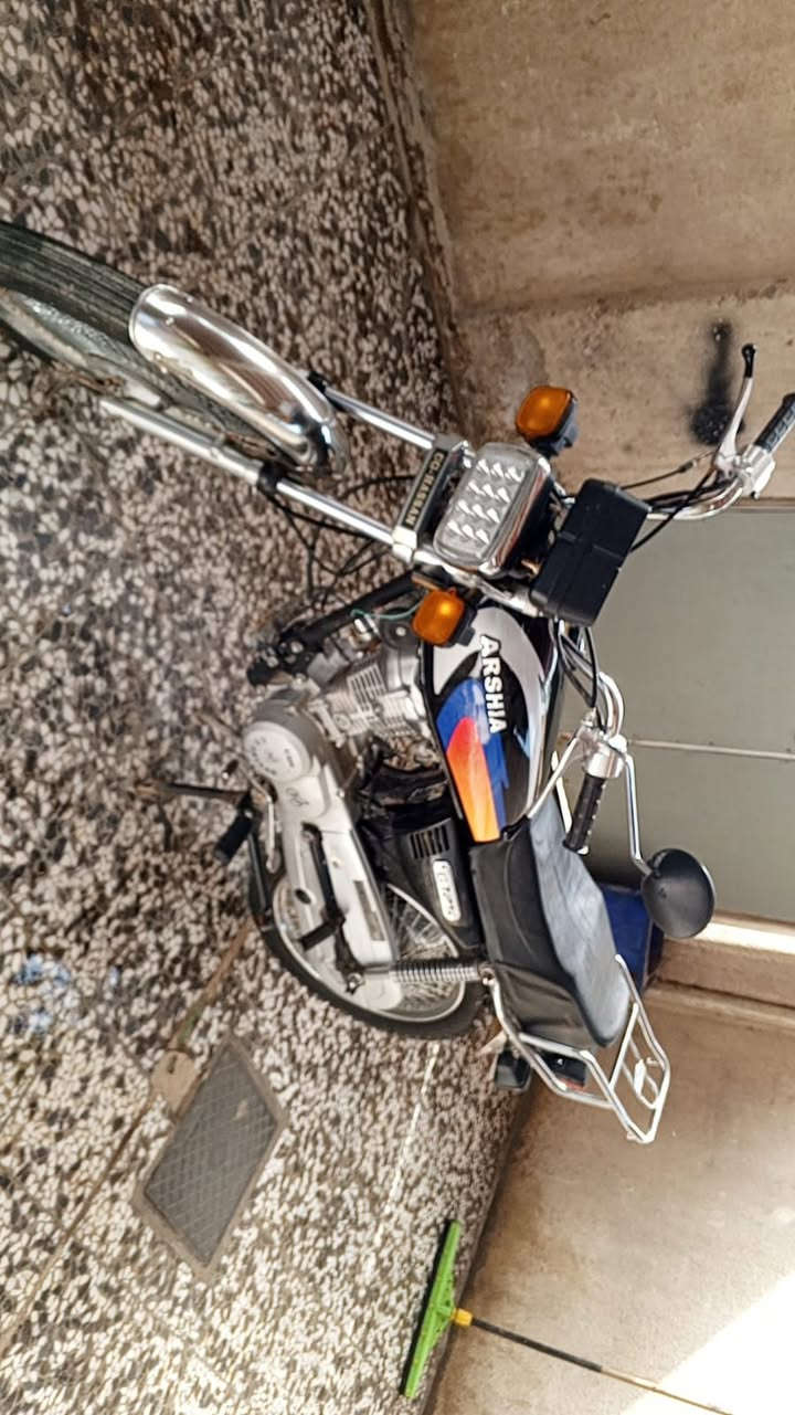 السلام عليكم اخوان  للبيع  دراجه ٤ كير مديل  2019 دراجه جديده مال جناي مكينه ما مفتوحه جديده كهربايات  كلها شغاله أوراق اصولي بسمي من الوكيل وكيلها العارضي رقمي *********** مكاني نجف كوفه
