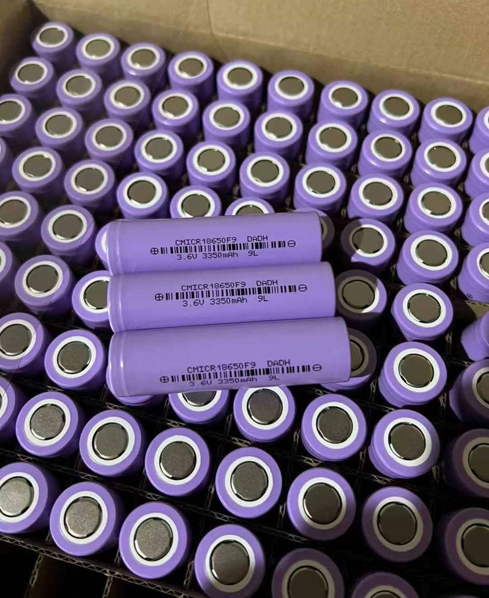 CMICR18650 Cylindrical Lithium-ion battery Handheld fan battery cell Grade A battery Radio batteries Bluetooth speaker battery battery LED Flashlight Battey.
CMICR18650F8P 3.7V 2500mAh
CMICR18650F8 3.7V 2600mAh
CMINR18650F30P 3.7V 3000mAh 
CMICR18650F9M 3.7V 3200mAh 
CMICR18650F9 3.7V 3350mAh
This rechargeable lithium battery is widely used in Electronic appliances and small appliances,energy storage series,mobile power supply,balance car,Twist car,thinking car,drift car,scooter, electric bicycle,electric motorcycle,Sound System,three-wheel electric car,Solar monitor,Electronic Tools,Emergency starting power supply,Flight detector,fishing machine,energy storage street lamp, solar power street lamp,Flashlight,electric toothbrush,Electronic Speakers,Power tools,garden machinery,Robot,unmanned detection aircraft,Solar power Lights,Laptop,Power Station,vacuum cleaner, juicer,sweeper,Electric fan,Electric smart door monitoring card,Electric smart sensors,energy-saving audio,Energy storage/power/military battery,automotive power battery,etc.High-end quality,brand quality,safe and reliable,high cycle performance long life.


**إذا كنت صاحب هذا الإعلان وتريد حذفه لأي سبب، رجاءا أرسل رسالة إلى الدعم الفني**