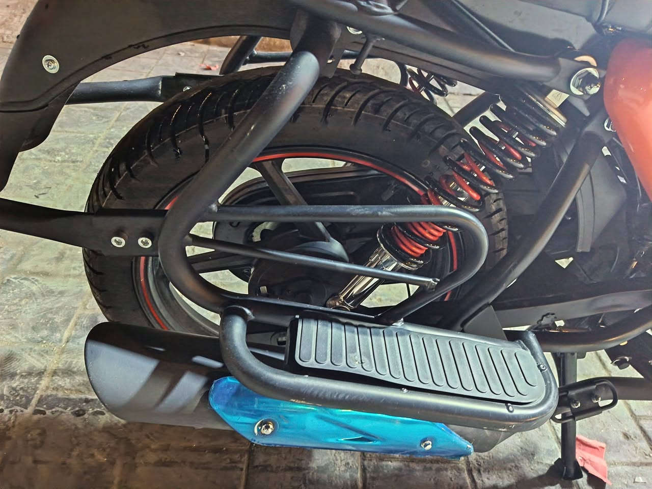 زيرو زيرو زيرو صار 6 ايام
نازله من شركه دايوان 
حديثه لايت لد الكصه سكن عالي لد دشبول ليزري رماش عالي ناصي 4 اشاير سويجات 2 دراجه وضع شركه اول تبدليه دهن الها سعرها 1500 مجالها كلش قليل مكانه بغداد مدينه صدر ***********
