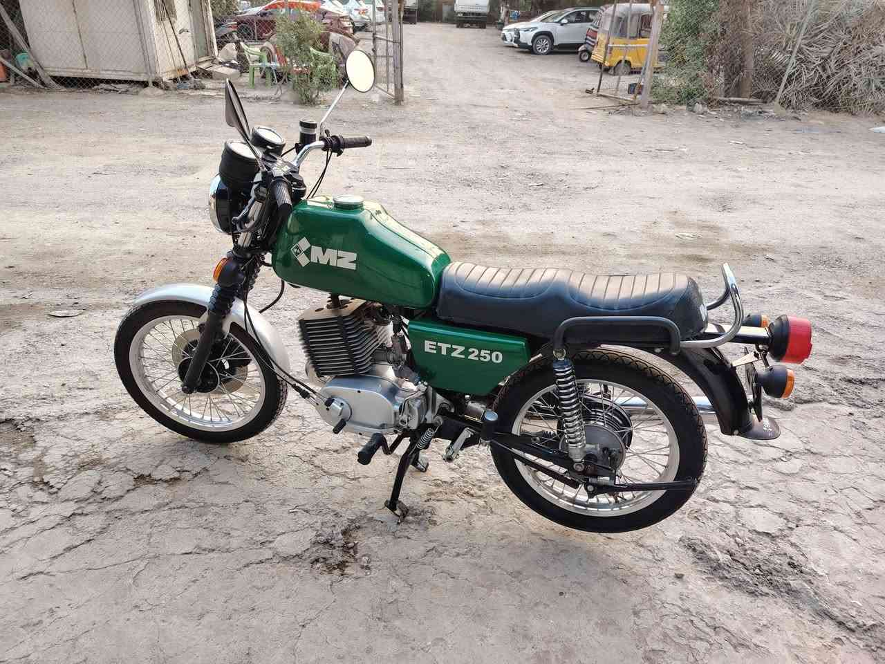 السلام عليكم اخوتي دراجة للبيع *********** اتصال للمهتمين
