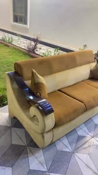 للبيع السعر 450 عشر مقاعد وبي مجال 07829313114